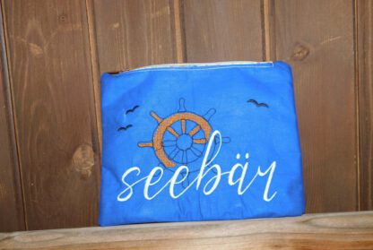 "Seebär" mit Steuerrad