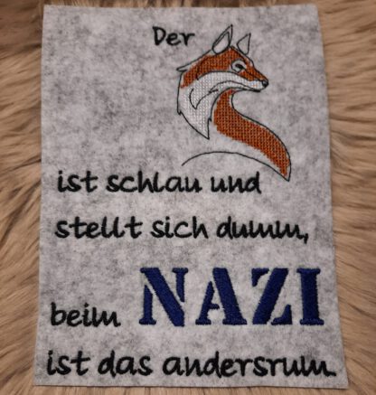 Spruch - Der Fuchs ist schlau und stellt sich dumm, beim Nazi ist es andersrum