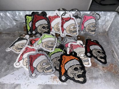 Anhänger Skull / Totenkopf mit Nikolausmütze – Bild 4