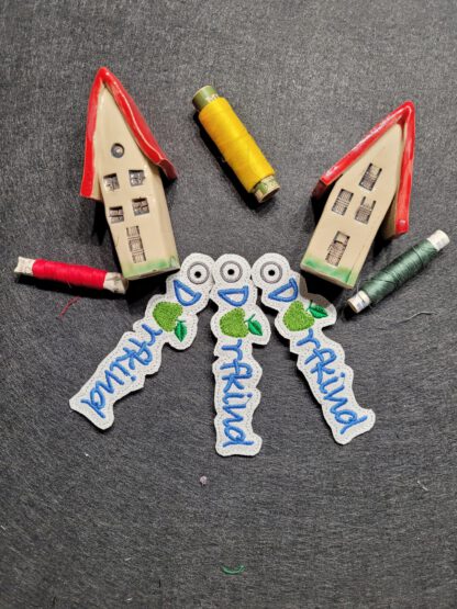 Anhänger "Dorf - Kind" mit Motiven – Bild 3